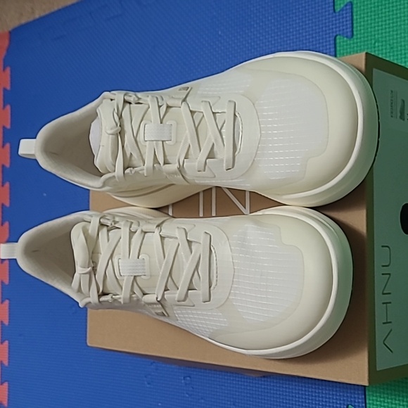 Men's AHNU sequence low sneakers - Picture 1 of 5